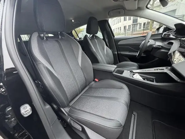Peugeot e-308