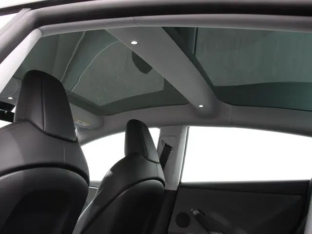 Tesla Model 3 RWD 60 kWh 534KM LFP Autopilot Panorama Warmtepomp Stoel/Stuurverwarming Full LED PDC...