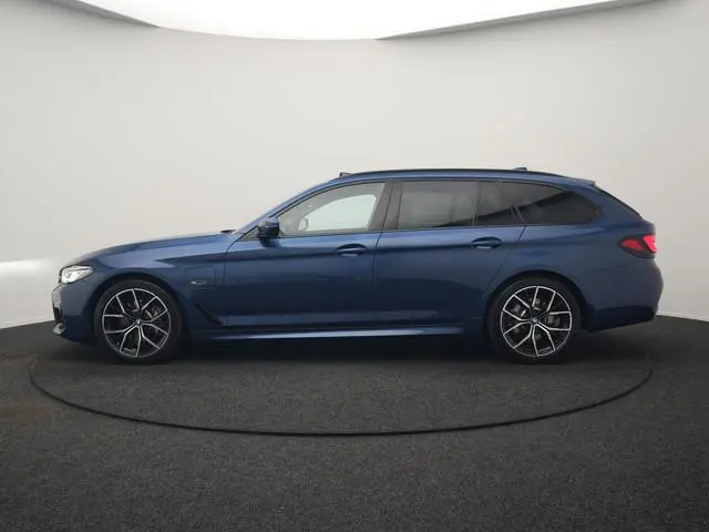 BMW 5-serie Touring 530e M Sport PHEV 293pk Dealer O.H. | Panodak | Adaptive Cruise | 360 Camera | H...