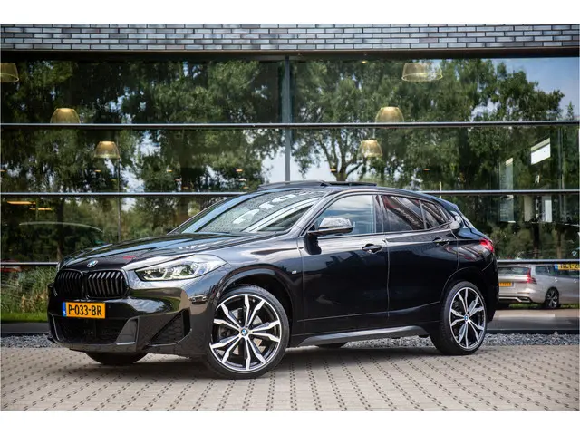 BMW X2 sDrive20i Business Edition , M-Sport, Panoramadak, Head-up display, BMW-Led