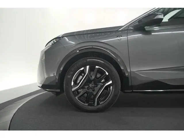 Peugeot e-3008