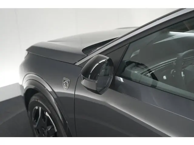 Peugeot e-3008
