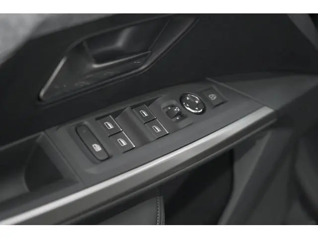 Peugeot e-3008