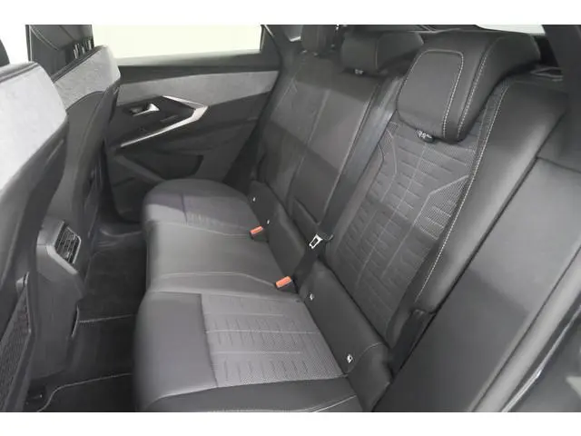 Peugeot e-3008