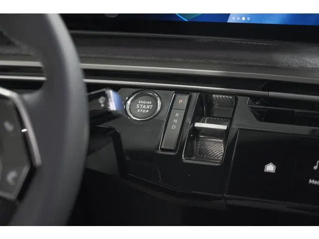 Peugeot e-3008