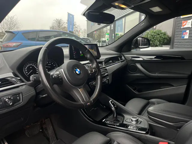 BMW X2 sDrive18i High Executive, M-pakket, Automaat, Cruise, Head-up, Camera, Navi