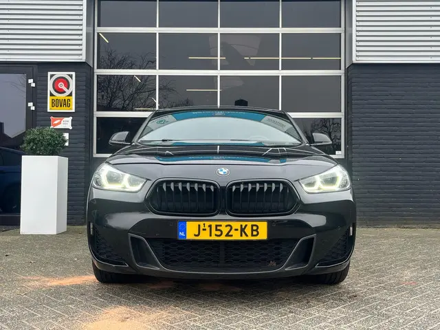 BMW X2 sDrive18i High Executive, M-pakket, Automaat, Cruise, Head-up, Camera, Navi