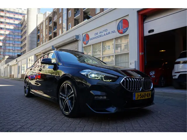 BMW 2-serie Gran Coupé 218i High Executive M-SPORT | Pano-dak | Sfeer | Adaptive + Lane | Apple CarP...