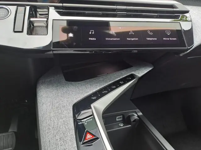 Peugeot e-3008