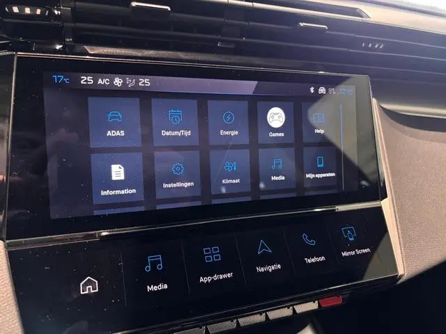 Peugeot e-308