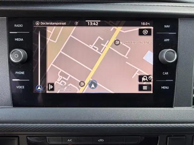 Volkswagen Transporter 2.0 TDI L2H1 150PK Euro6  CarPlay/cruise control/Trekhaak/dab