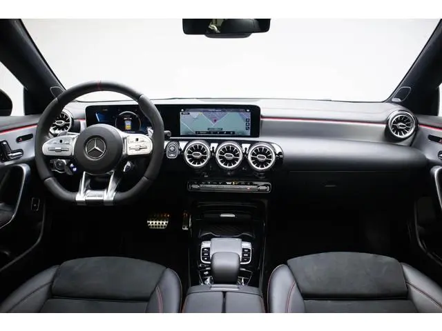 Mercedes-Benz CLA-klasse AMG 35 4MATIC 1e eigenaar | NL auto | NW motor | Garantie |