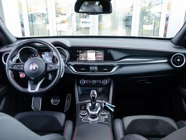 Alfa Romeo Stelvio 2.0 T AWD Veloce TI 280 pk | Quadrifoglio int. | Pano-dak | Unieke uitvoering |