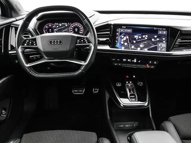 Audi Q4 e-tron 40 S edition 204pk / 77 kWh · SOH 97,4% · Panoramadak · Camera · Head-Up Display · St...