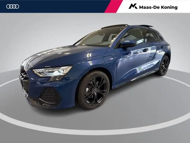 Audi A3 Sportback 40 TFSI e S edition · Panoramadak · Camera · Sonos Sound · Dodehoeksensor · Head-U...