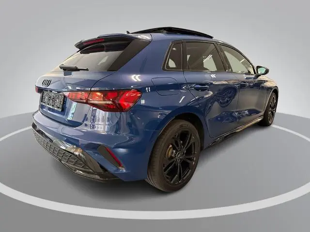 Audi A3 Sportback 40 TFSI e S edition · Panoramadak · Camera · Sonos Sound · Dodehoeksensor · Head-U...