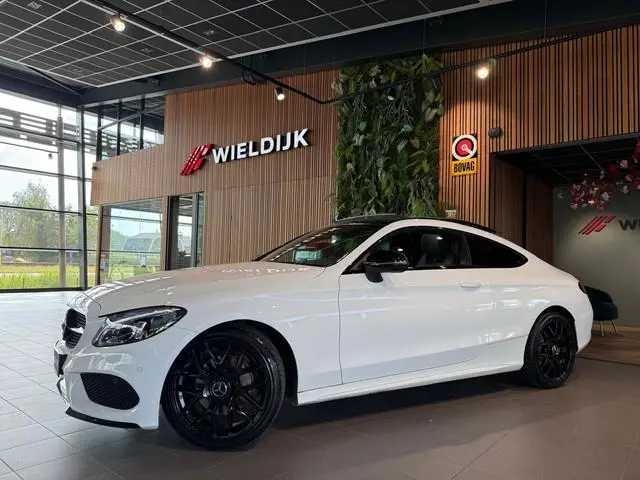 Mercedes-Benz C-klasse Coupé 180 Premium Plus Panorama Schuifdak nieuwe velgen en banden