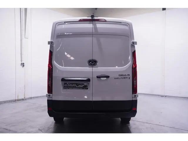 Maxus Deliver9