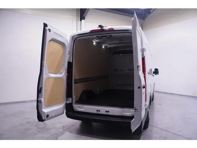 Maxus Deliver9