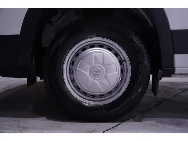 Maxus Deliver9