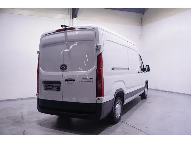 Maxus Deliver9