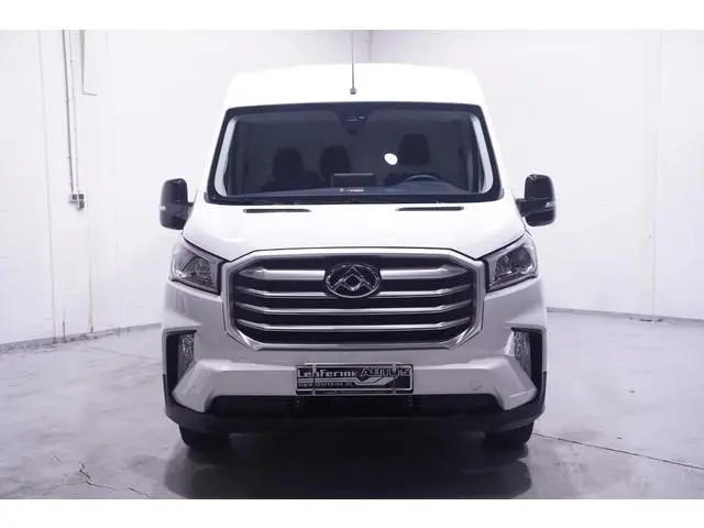 Maxus Deliver9