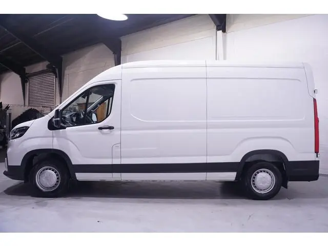 Maxus Deliver9