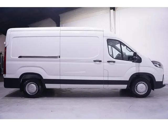Maxus Deliver9