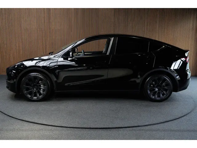 Tesla Model Y SOH: 94,7% Navi 360° Leer ACC Autopilot PDC Elektr. achterklep Stoelverwarmimg voor en...