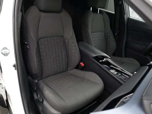 Toyota C-HR 2.0 Hybrid Olympic Executive Edition Aut- Stuur/Stoelverwarming, Ada cruise, JBL Audio,...
