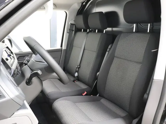 Volkswagen Transporter 2.0 TDI L2H1 28 Highline Automaat Automaat Camera Airco Cruise Navi Trekhaak