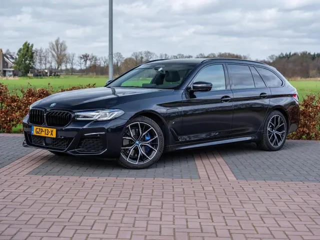 BMW 5-serie Touring 530e xDrive Business Edition Plus | Alle opties | HUD | M-Sportpakket | Laserlic...
