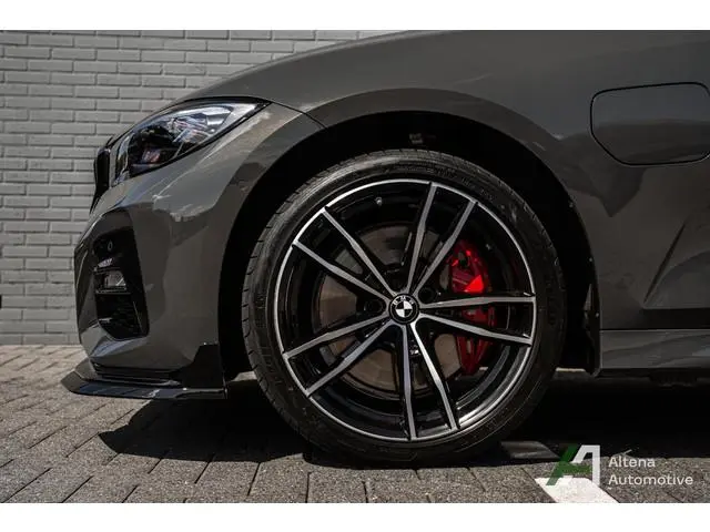 BMW 3-serie 330e High Executive M-sport, Harman Kardon, schuifdak, M performance, Memory, driving as...