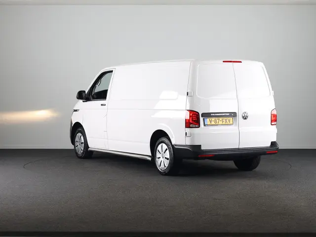 Volkswagen Transporter 2.0 TDI L2H1 28 Comfortline 110 pk | Verlengde garantie | Navigatie via App |...
