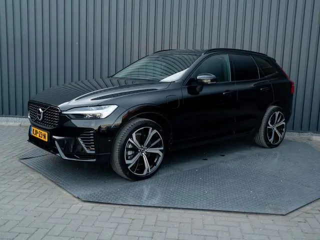 Volvo XC60 2.0 T8 Plug-in hybrid AWD Plus Dark | Pano | Trekhaak wegkl. | 360 Camera | Head Up | Har...