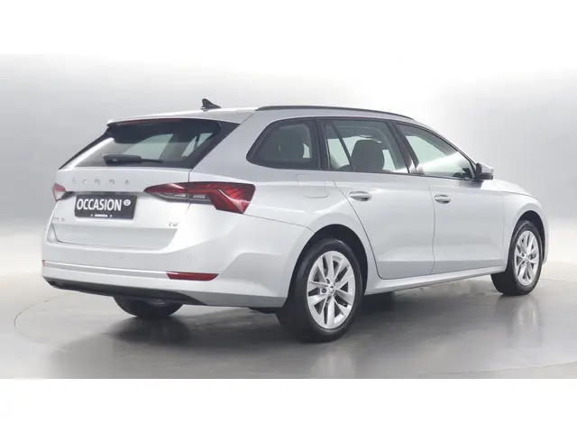 ŠKODA Octavia Combi 1.4 TSI 204pk iV PHEV Business Edition DSG / Navigatie / Cruise Control / Parkee...