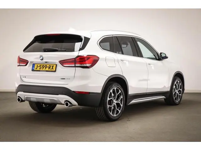BMW X1 sDrive20i VDL Nedcar Edition | AUDIO MEDIA / PARKING PACK | HEAD UP | VERWARMDE SPORTSTOELEN...