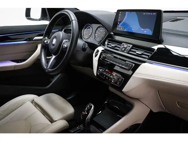 BMW X1 sDrive20i VDL Nedcar Edition | AUDIO MEDIA / PARKING PACK | HEAD UP | VERWARMDE SPORTSTOELEN...
