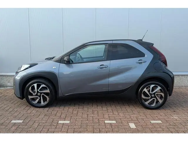 Toyota Aygo X 1.0 VVT-i MT Pulse Achteruitrijcamera, Navigatie met Apple Carplay & Android Auto, Sto...