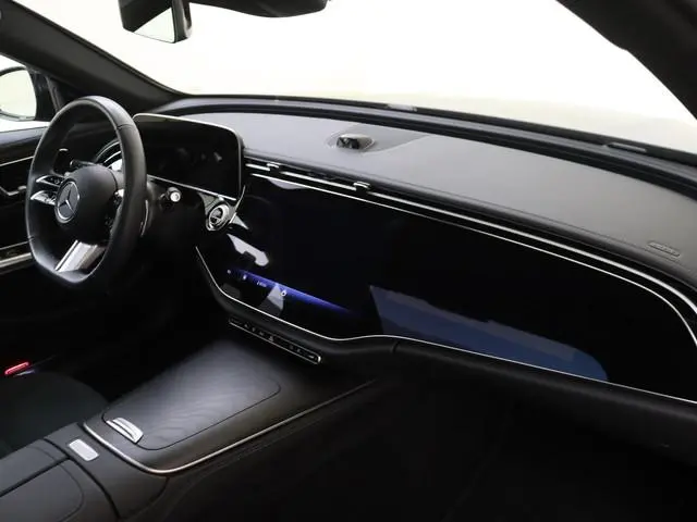 Mercedes-Benz E-klasse Estate 300 e Sport Edition /Panoramadak /Memory /Superscreen /360 Camera /Dis...
