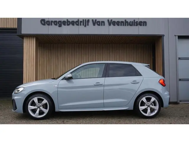 Audi A1 Sportback 30 TFSI 110pk 5Drs S-Line Automaat LED Navi Stoelverwarming Sfeerverlichting 17inc...