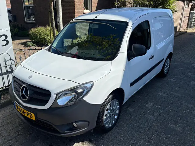 Mercedes-Benz Citan 108 CDI BlueEFFICIENCY Schade aan achterdeur