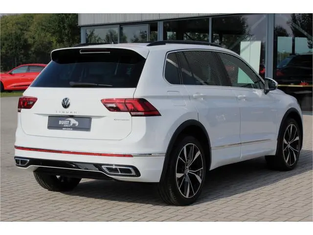 Volkswagen Tiguan 1.4 TSI eHybrid R-Line 245pk PANO LEER IQ LIGHT TREKHAAK 20"