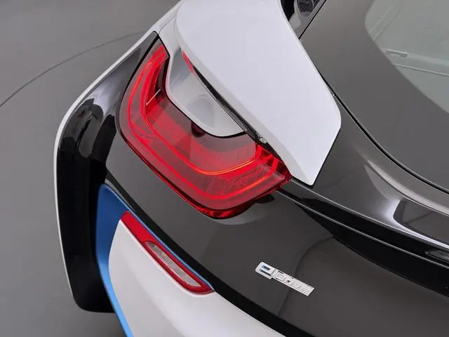 BMW i8 1.5 | SOH 96% | PROGRESSIVE PACK| HARMAN KARDON| HEAD UP DISPLAY| 20 INCH!| COMFORT ACCESS| 3...