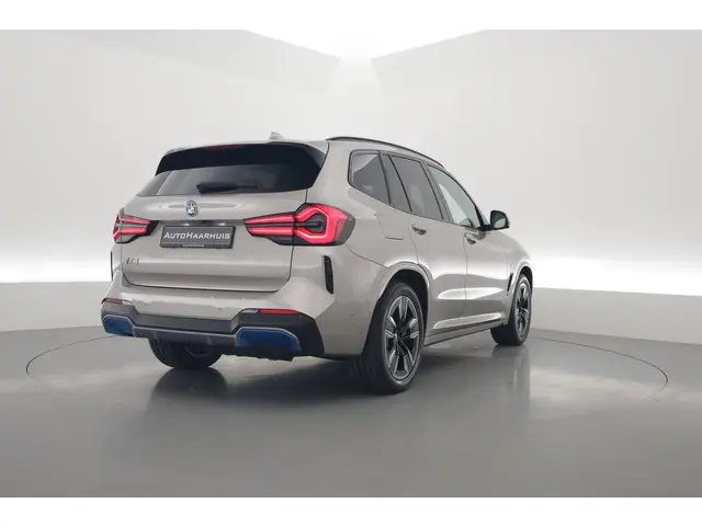 BMW iX3 M Sport 80 kWh | Rijklaar! | Pano | Adapt. Cruise | Camera | Keyless | Leder | Stoelverw.