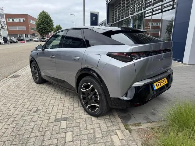 Peugeot e-3008