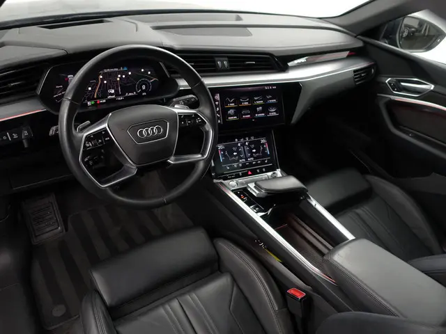 Audi e-tron e-tron 55 quattro advanced Pro Line Plus 95 kWh- SOH 92%, Panoramadak, Luchtvering, Sfee...