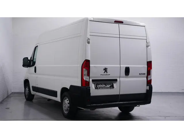Peugeot Boxer 2.0 BlueHDI 130 pk L2H2 Premium Airco Cruise Control, Laadruimte Pakket, Multistuur, 3...