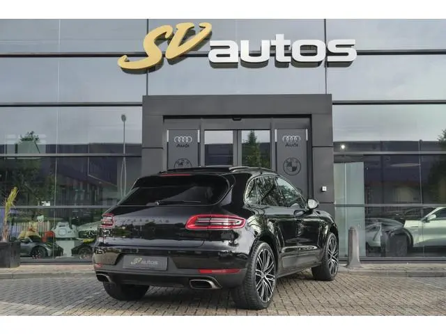 Porsche Macan 2.0 T 252pk Panoramadak Luchtvering Sport chrono 18-weg Sportstoelen Trekhaak elektris...