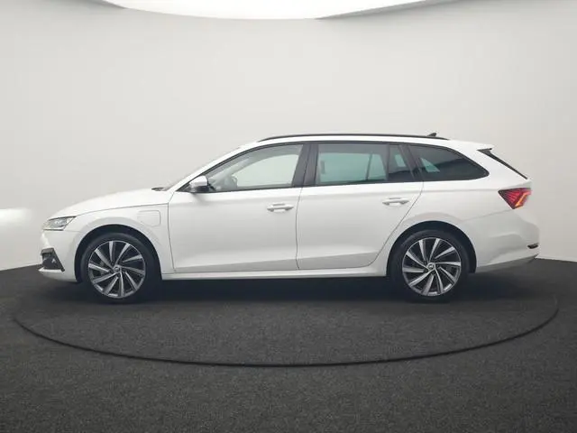 ŠKODA Octavia Combi 1.4 TSI iV Business Edition PHEV 204pk Dealer O.H | Trekhaak Af Fabriek | Adapti...